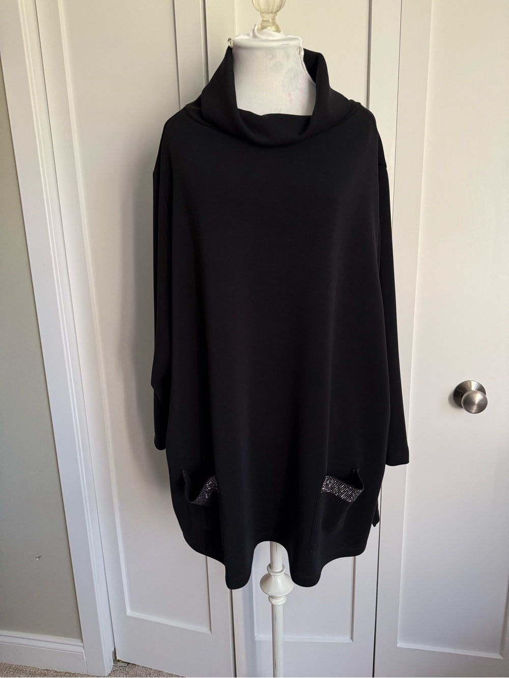 :
Ulla Popken Black Tunic Dress Size 24/26 Plus Size Embellished Pockets